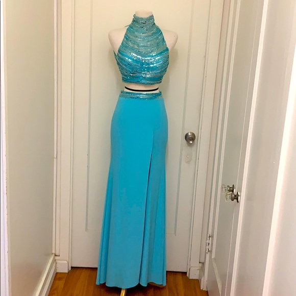 Elegant teal open back two piece - Picture 1 of 7